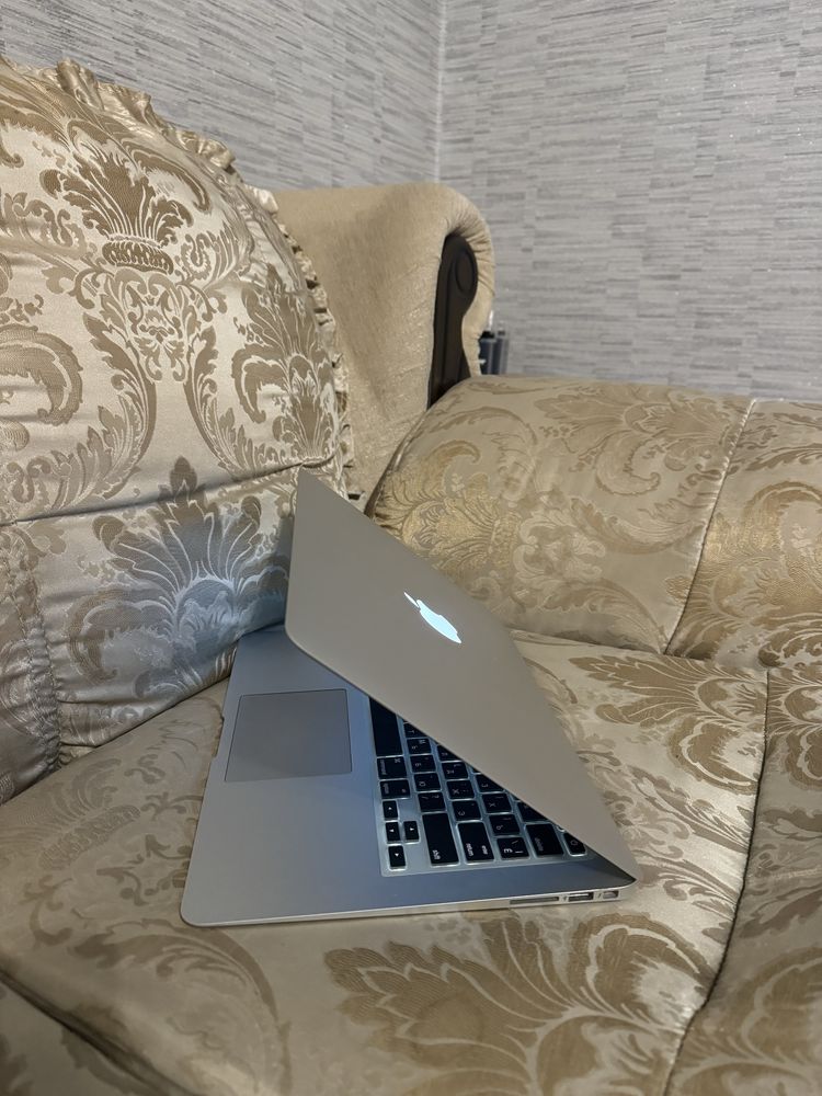 Продам Macbook air 13