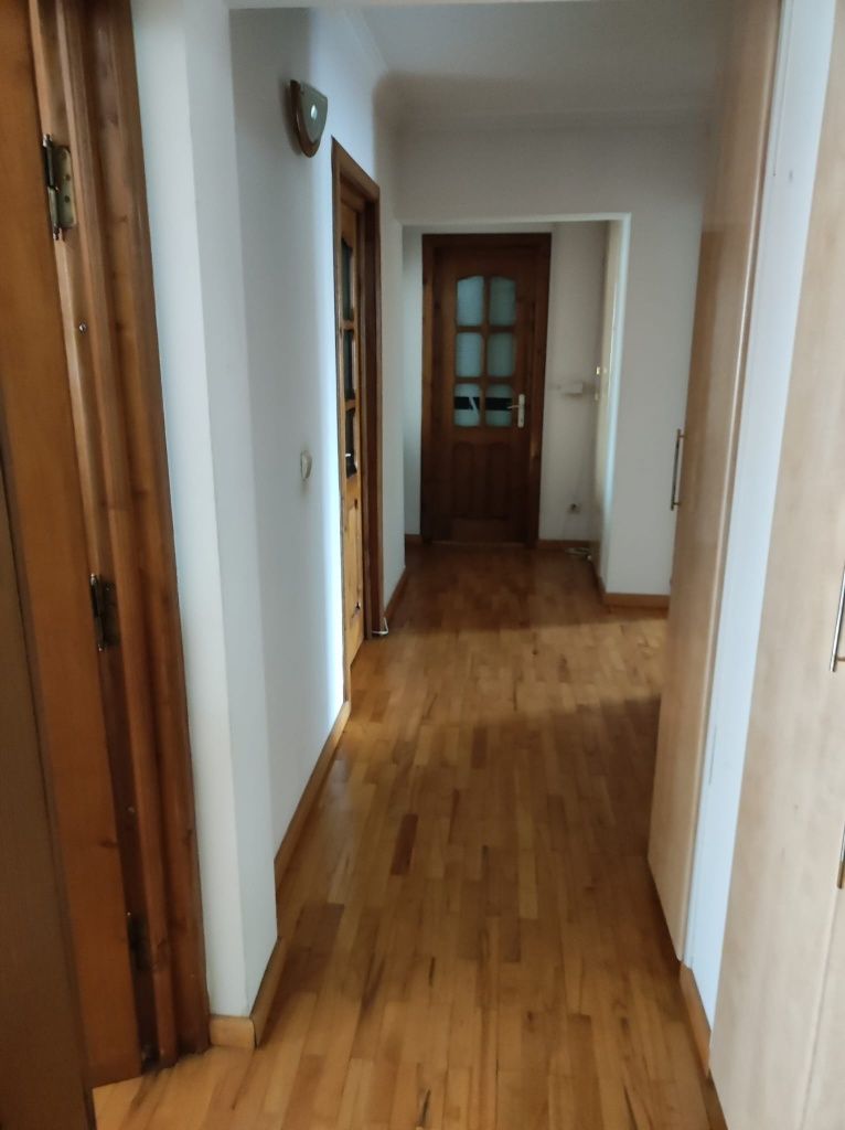 Vând apartament cu 4 camere în zona ultracentrală