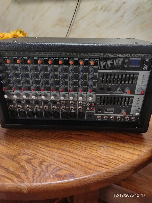 Mixer amplificat Behringer  PMP2000
