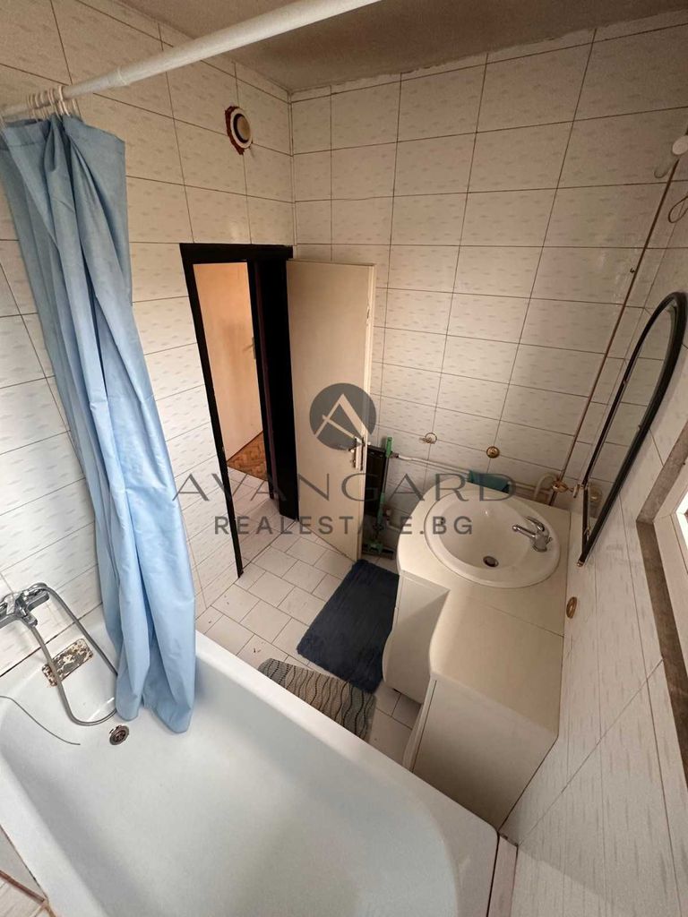 Продава се Четиристаен апартамент в Пловдив, Център - 140 кв.м за 1750 €/кв.м - Снимка #8
