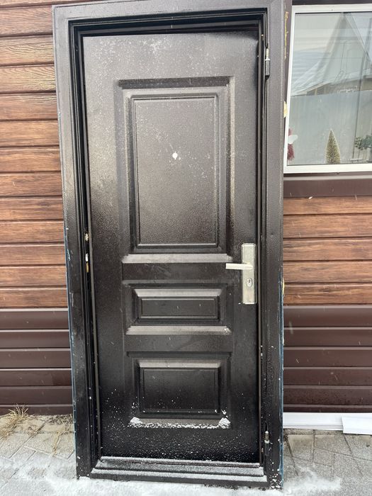 Продам дверь металичесскую