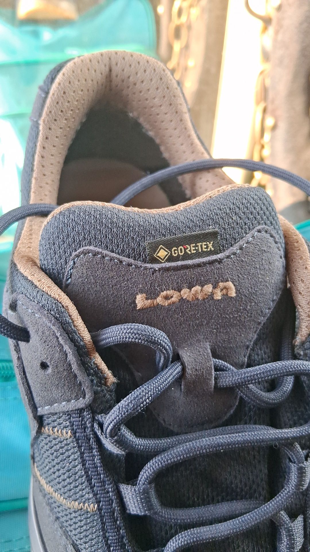 Lowa       Solomon        Nike