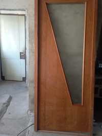 Ușă din lemn furniruită