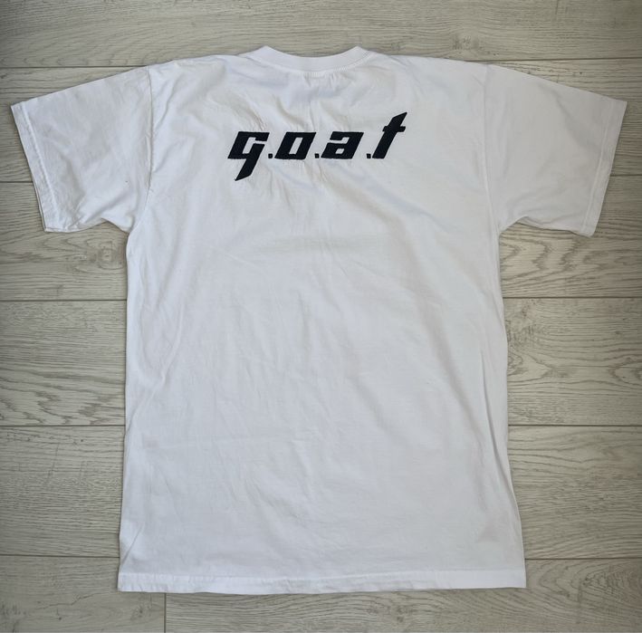 Футболка с надписью “G.O.A.T”