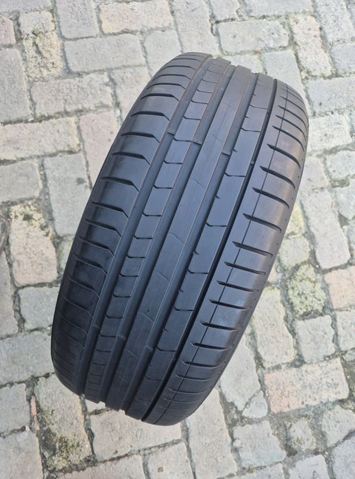 O bucată 245/45 R18 vară - una Pirelli