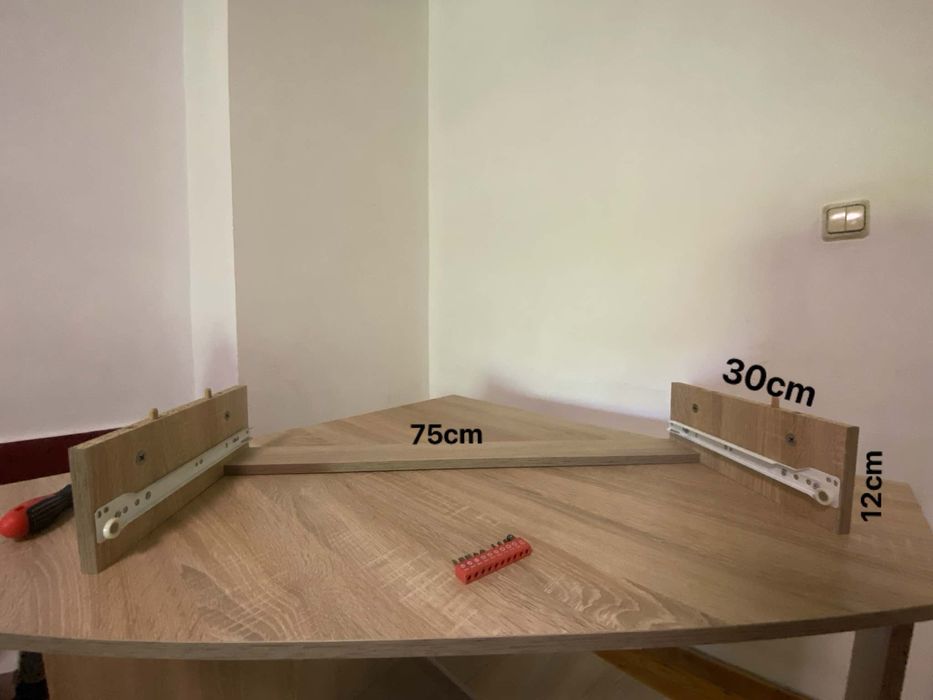 Ъглово бюро запазено