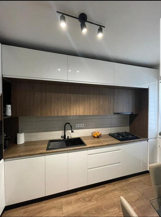 Mobila la comanda / bucatarie / dressing / hol etc