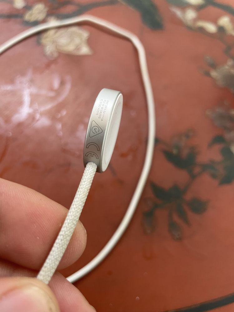 Apple watch usb c зареждащ кабел