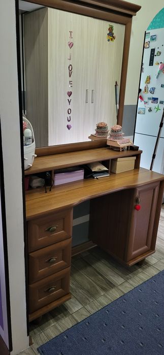 Комод с зеркалом