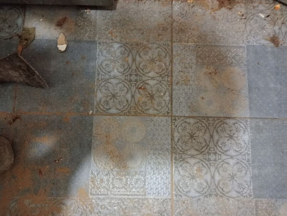 Отдам кафель даром