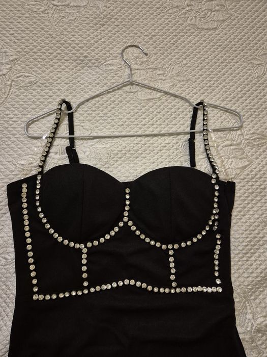 Черна елегантна рокля