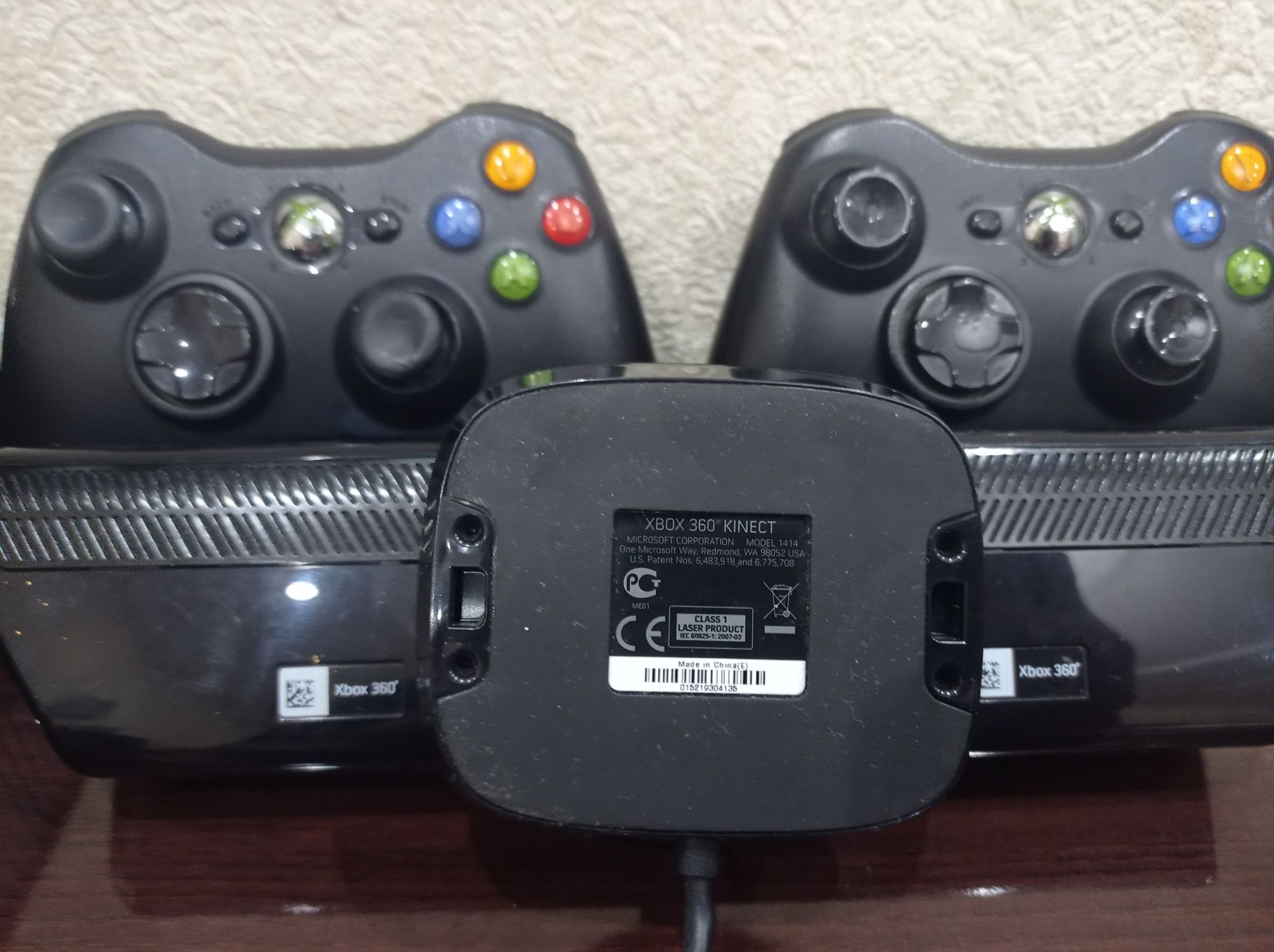 XBOX 360 Slim Black Matt 250Gb (Freeboot) +kinnect+2 джойстика.