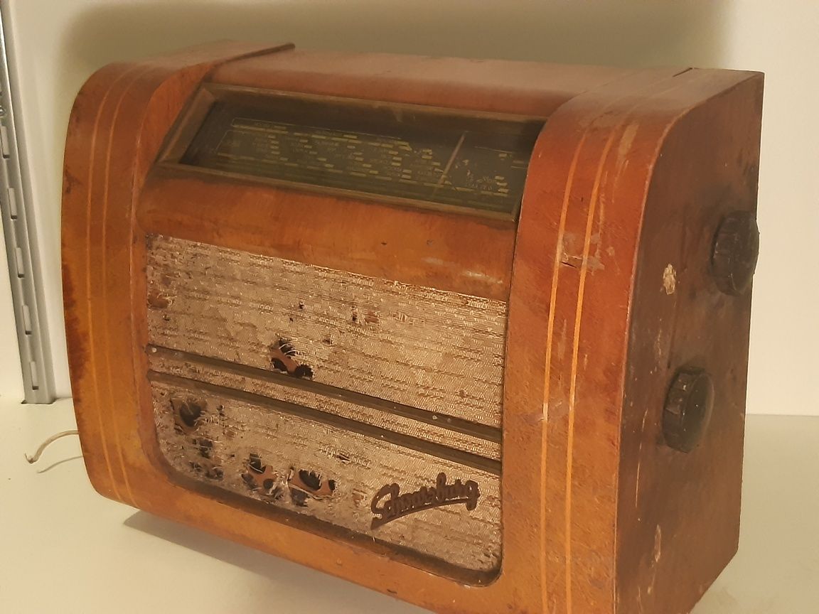 Старо лампово радио SCHWARZBURG от 60те години на миналия век