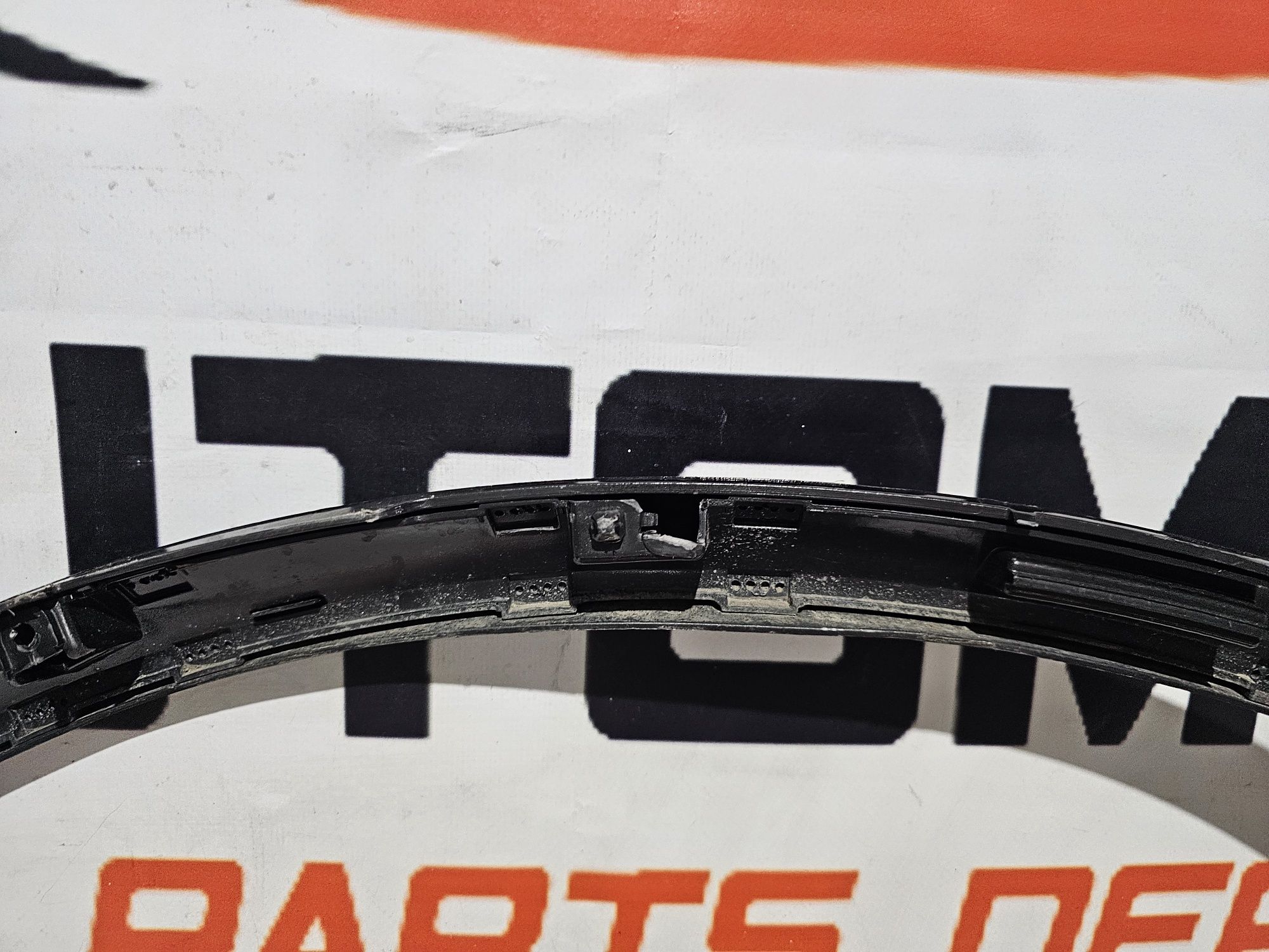 Bandou aripa dreapta fata Porsche Macan Turbo dupa 2024 cod 95C853718N