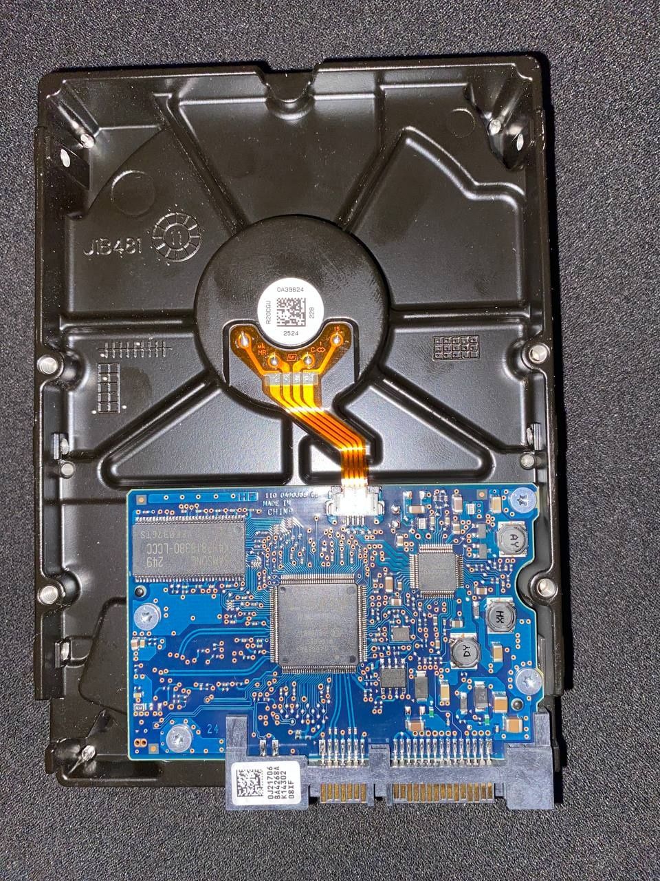 Жесткий диск ( HDD ) на 500 гбайт.