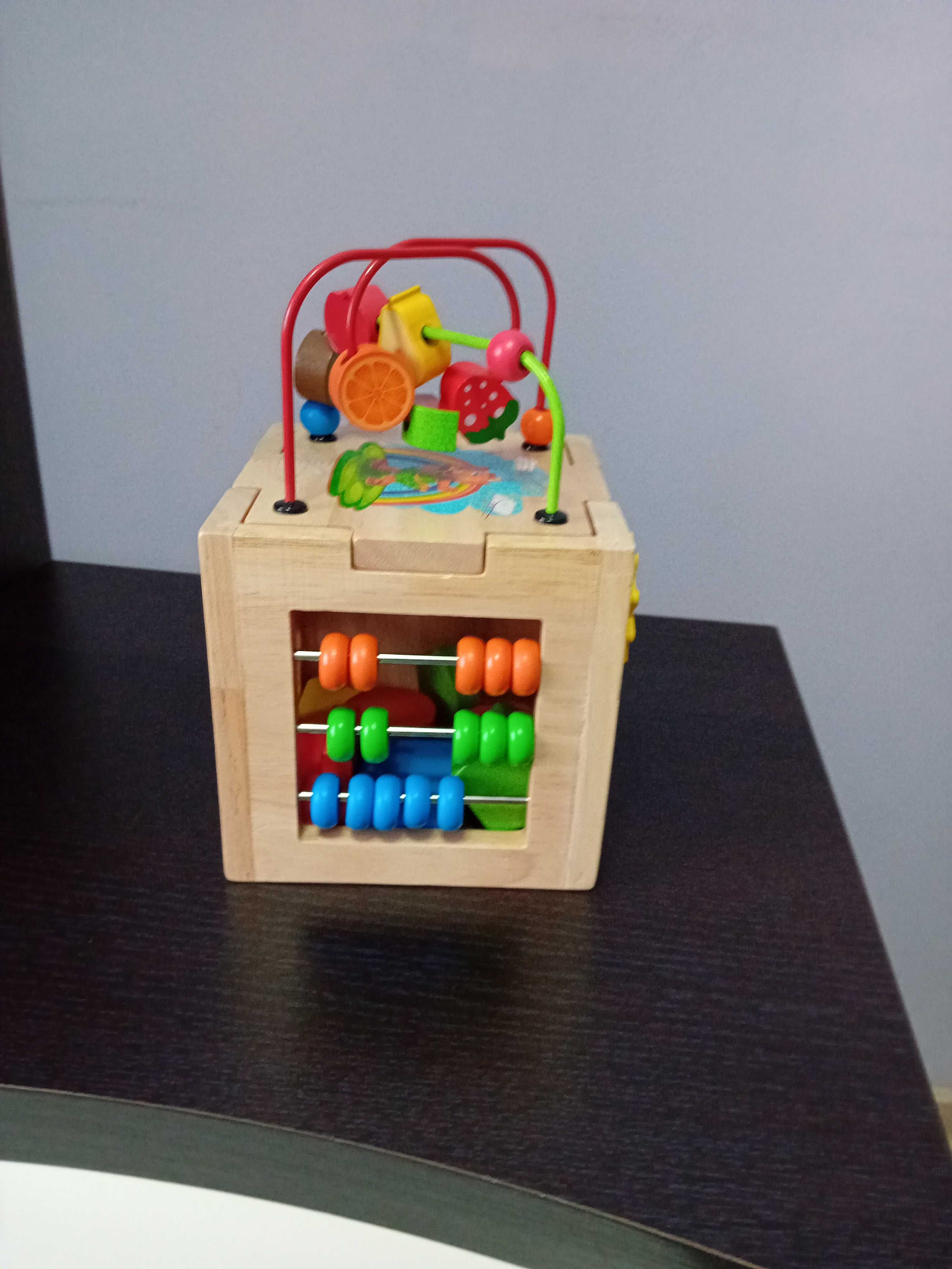 Cub din lemn cu activități educative