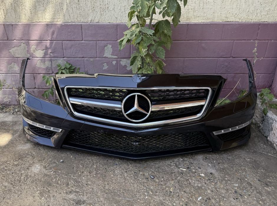 Продам бампер от CLS 63 amg оригинал комплект!