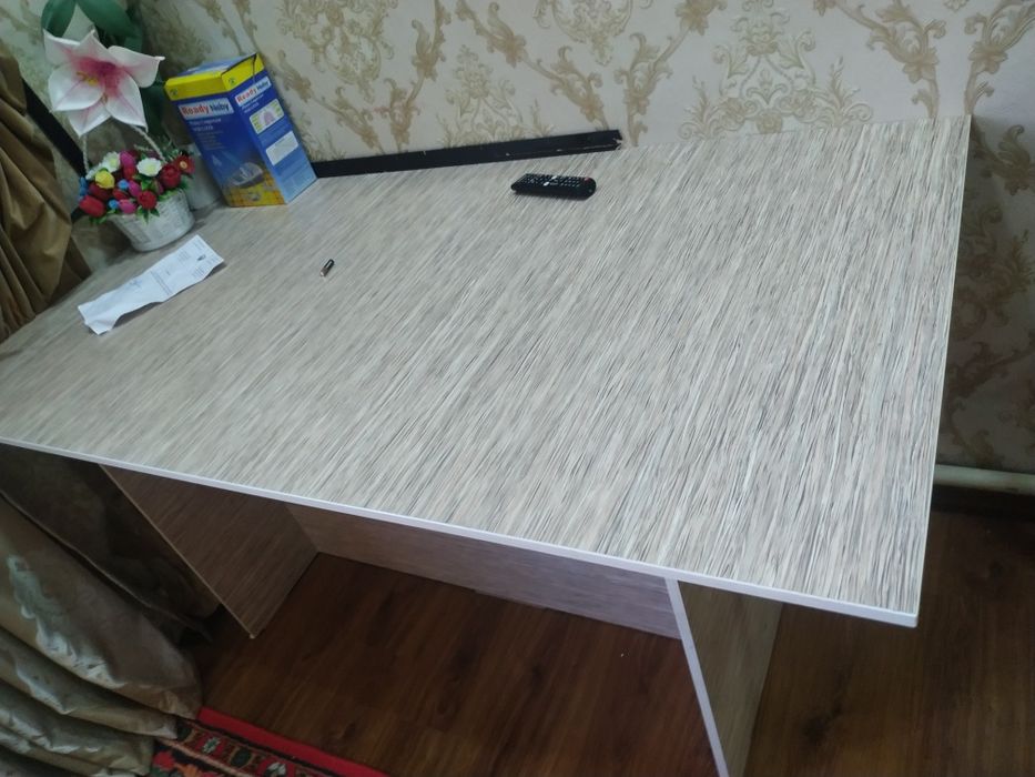 Продам стол большой 1 .75-90