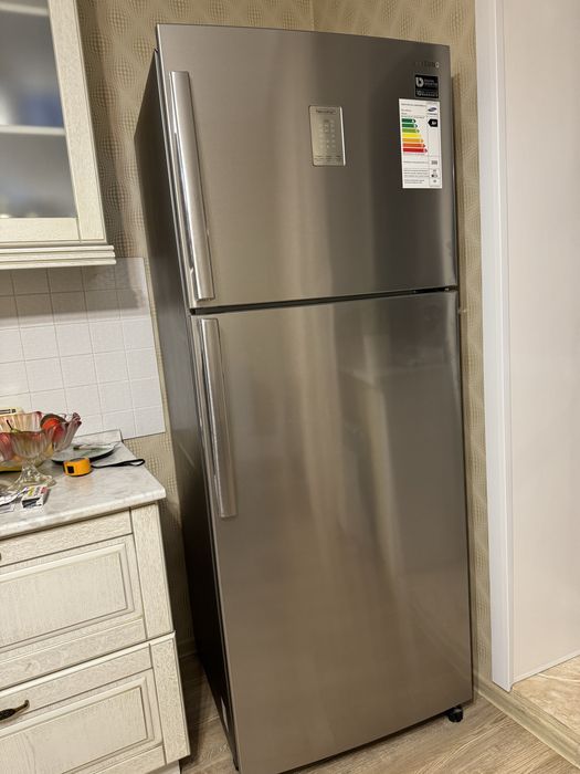 Бытовая техника -холодильник