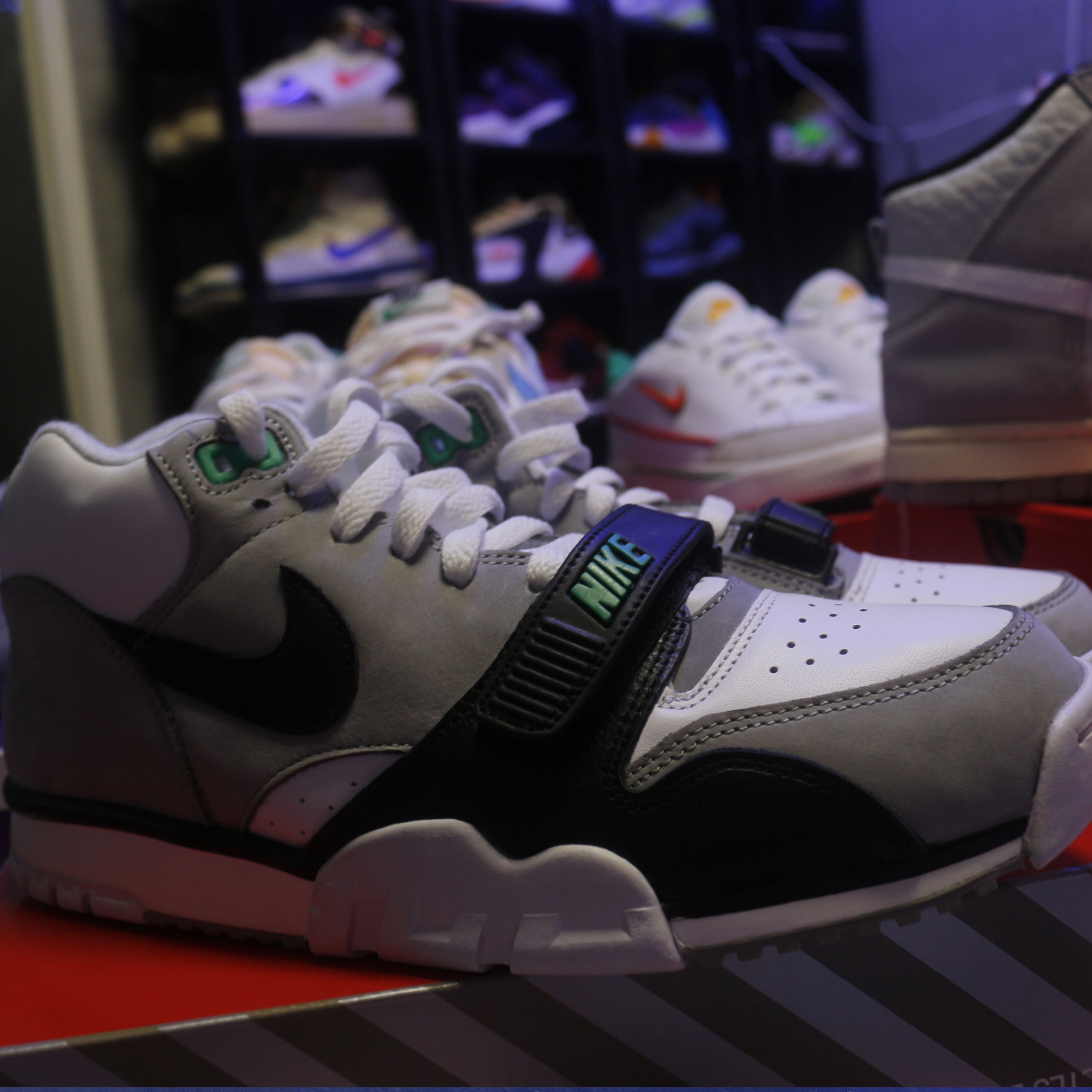 Кроссовки NIKE air trainer US8.5 42 размер.
(Оригинал).