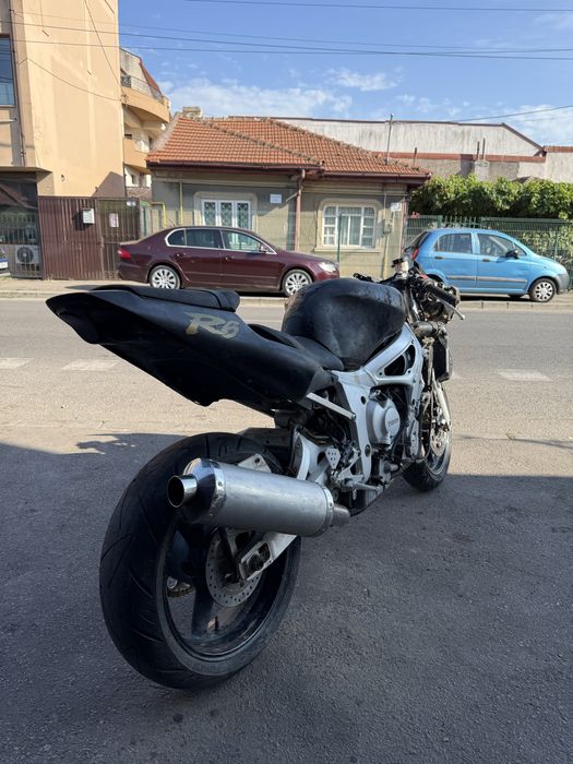 Yamaha  r6 yzf vand intreg sau dezmembrez