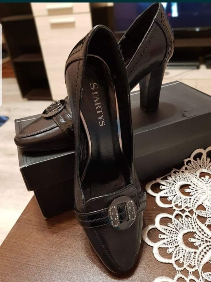 Запазени дамски обувки