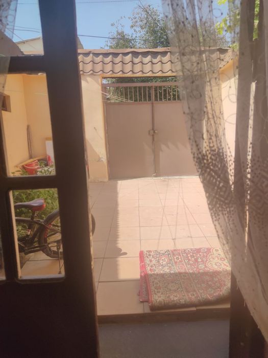 Bodomzorda uy sotiladi