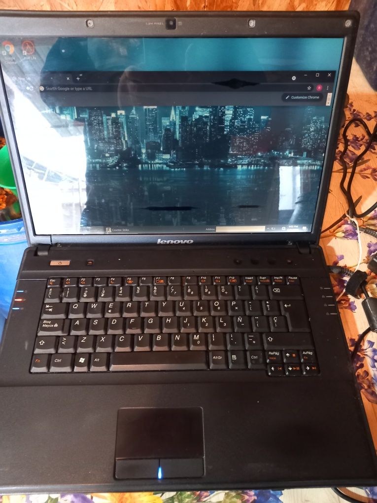 Laptop de vânzare pentru piese sau reparat Lenovo