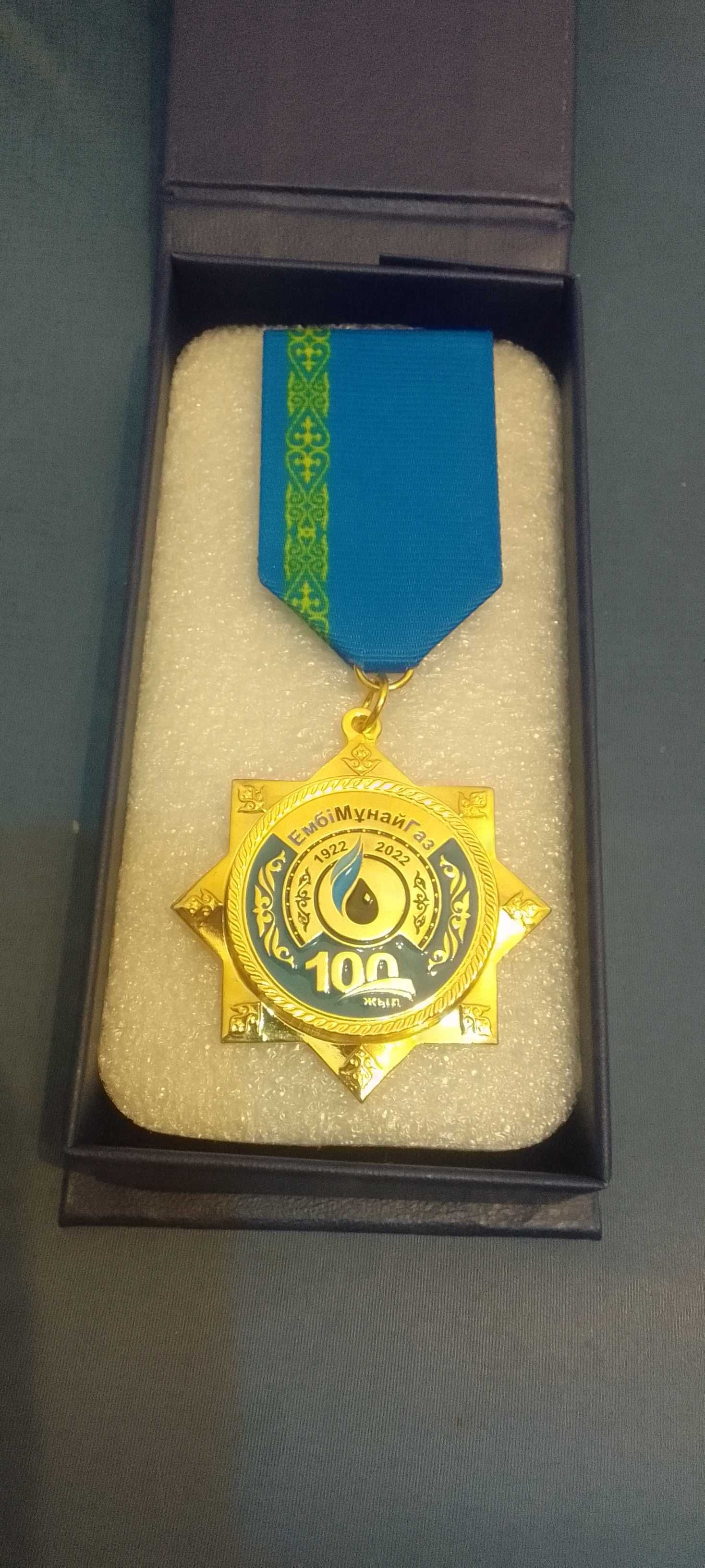 Продам медаль 100 жыл мунай газ  Казахстан новую