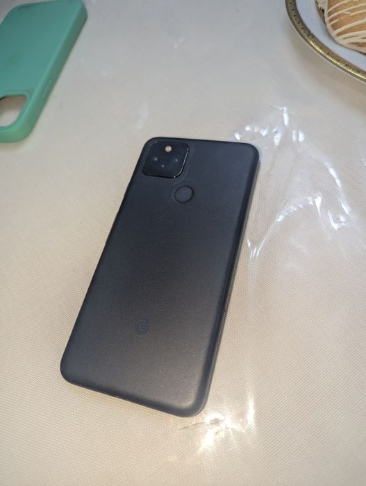 Pixel 5 Black Piano