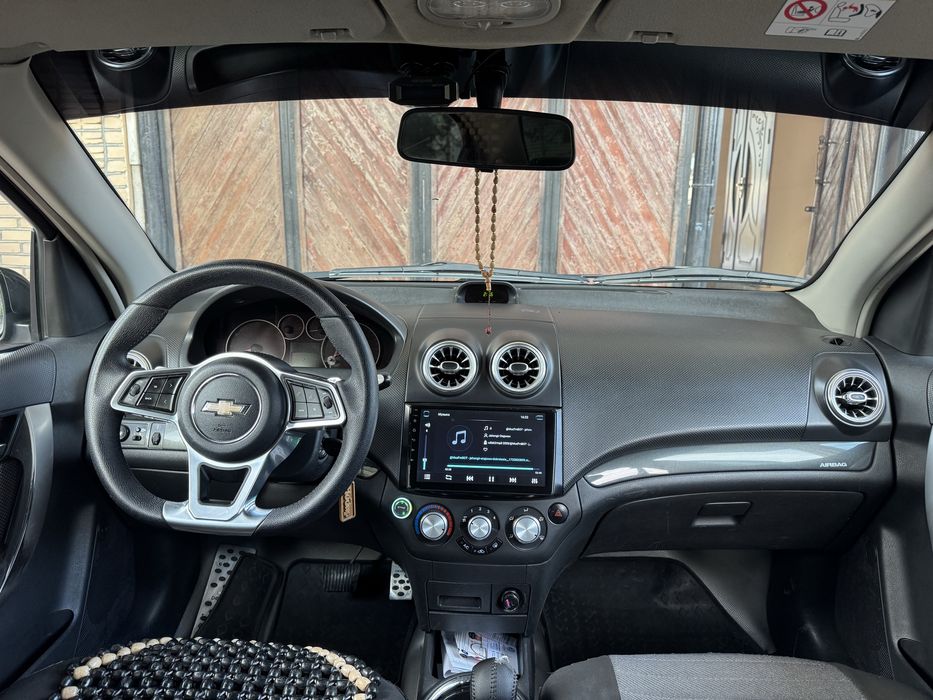 Chevrolet nexia 3 sotiladi