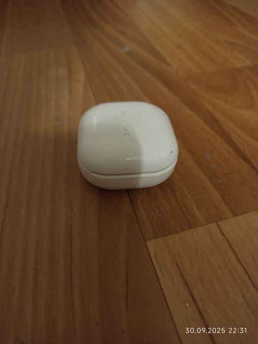 Galaxy buds белого цвета
