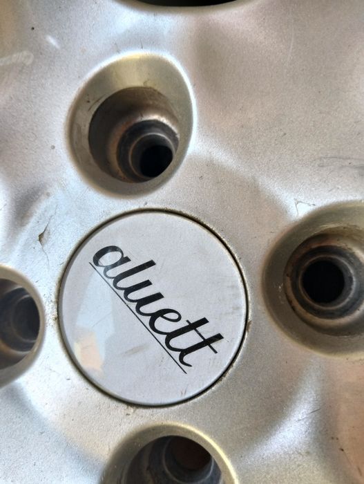 Vând cauciucuri cu jante de aluminiu