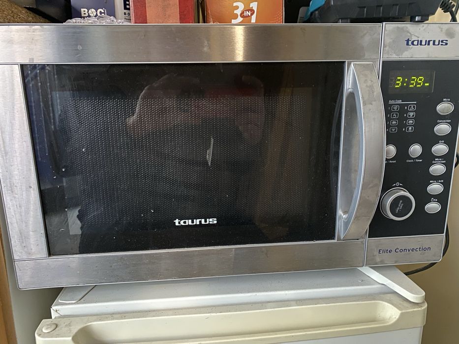 Микровълнова печка с грил и конвекция Taurus