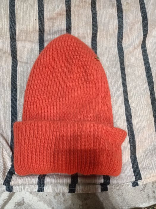 Продам шапки по 1000 и 2000