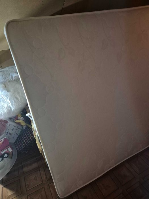 Продавам Матрак еднолицев