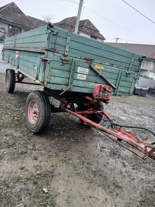 Remorca basculanta (basculabila) pe doua parti