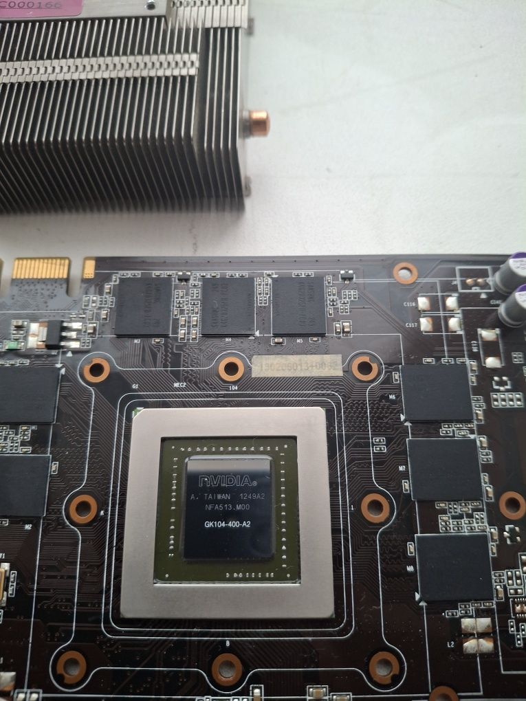 Продам нерабочую видеокарту Geforce gtx 680