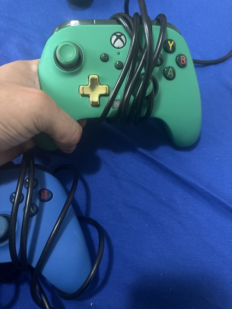 Controller Xbox cu fir