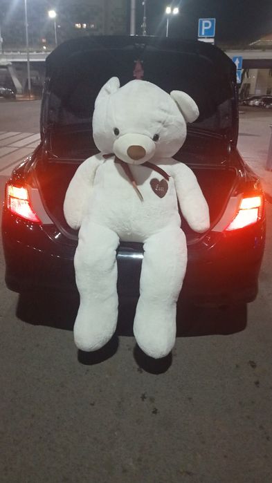 Медведь игрушка .