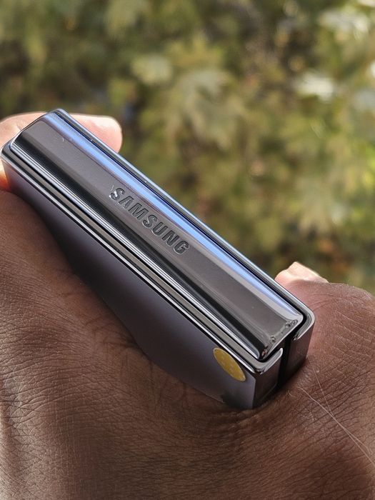 Samsung flip 4. 8/256gb Argnal
