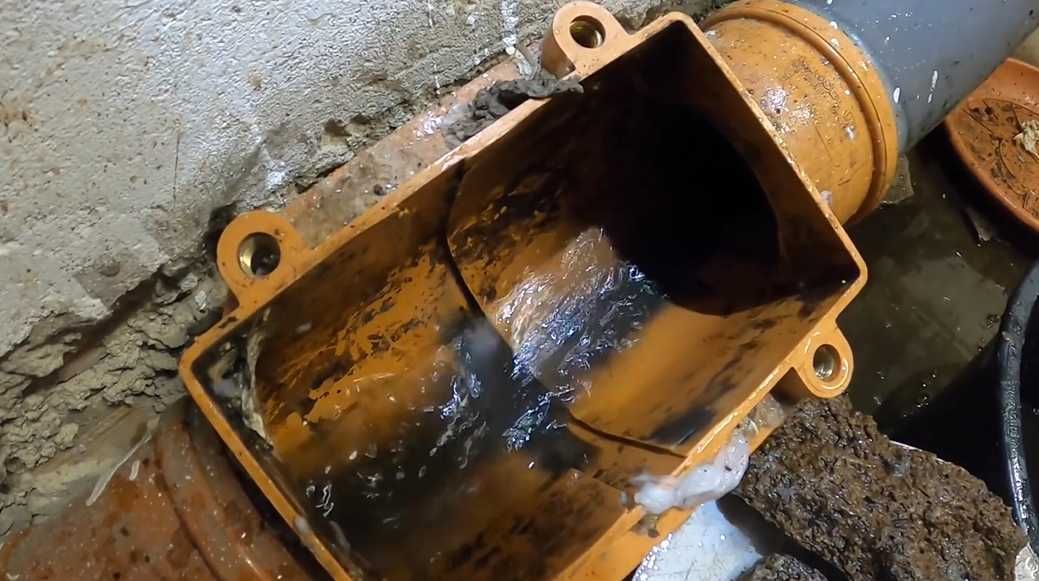 Очистка прочистка труб канализации и промывка жироуловителей Сантехник