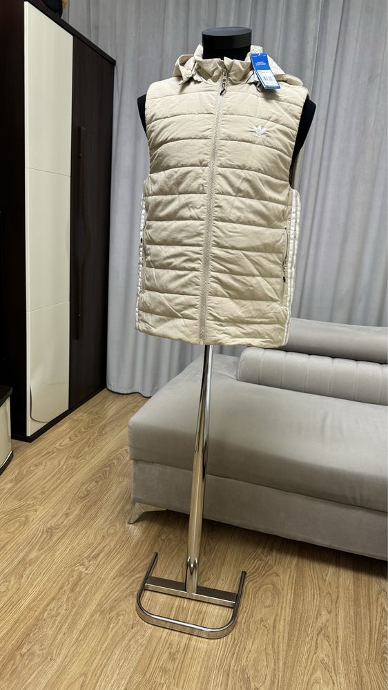 Vesta Adidas barbateasca noua cu eticheta