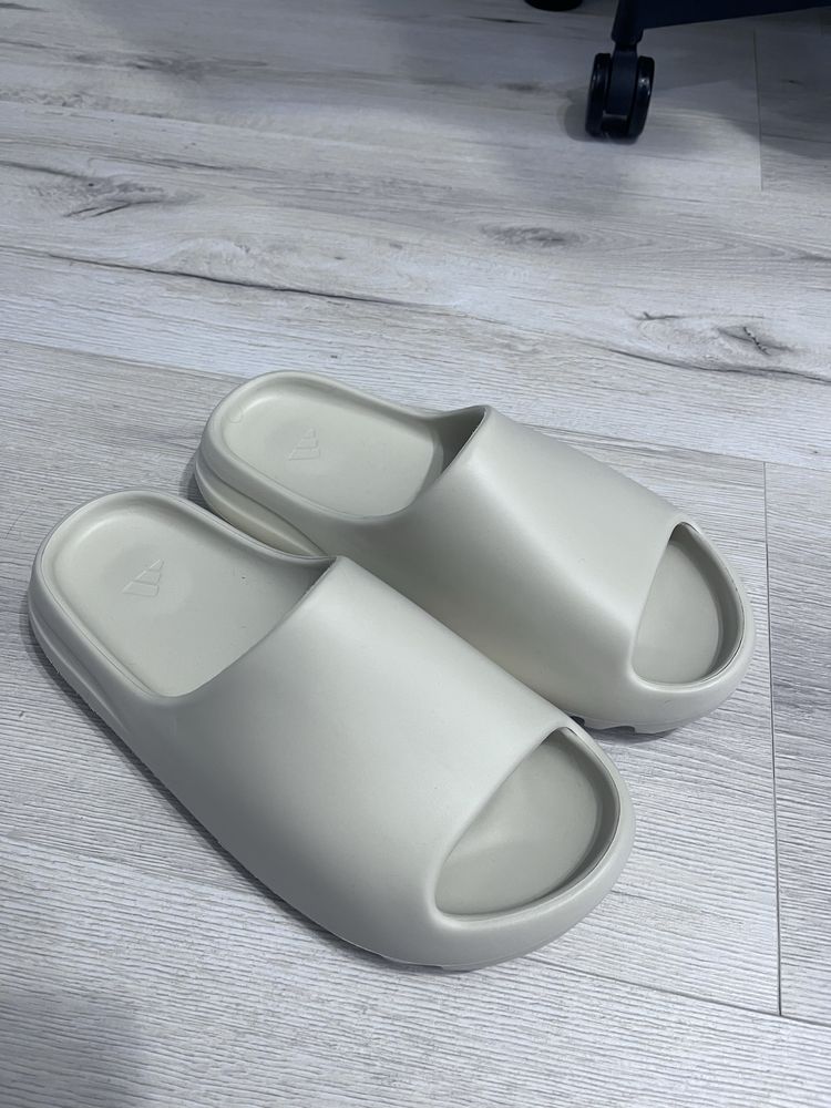 yeezy slides marimea 42,5