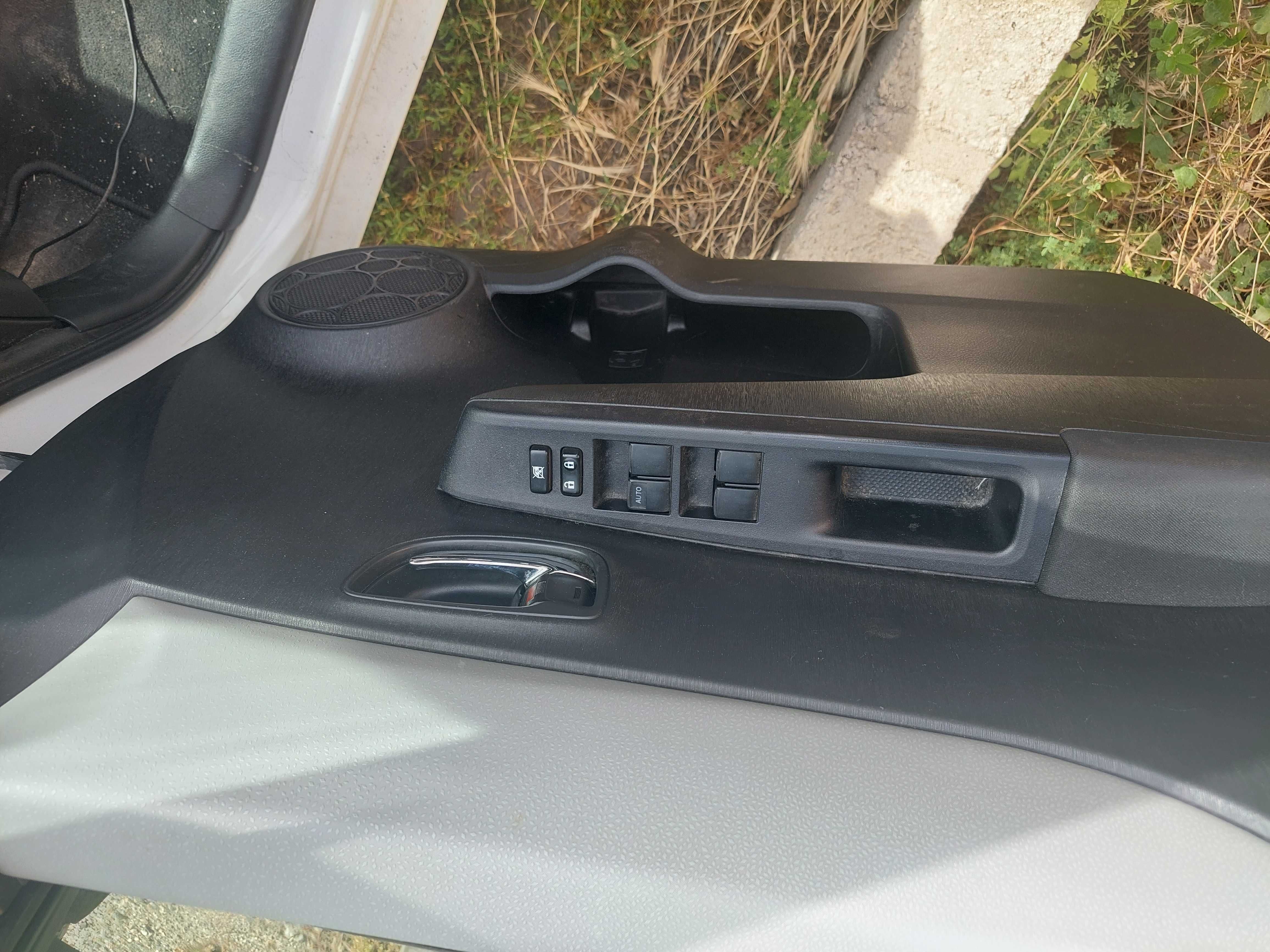 Toyota Yaris 1,5 HYBRID, Тойота Ярис Хибрид на части!
2013г.