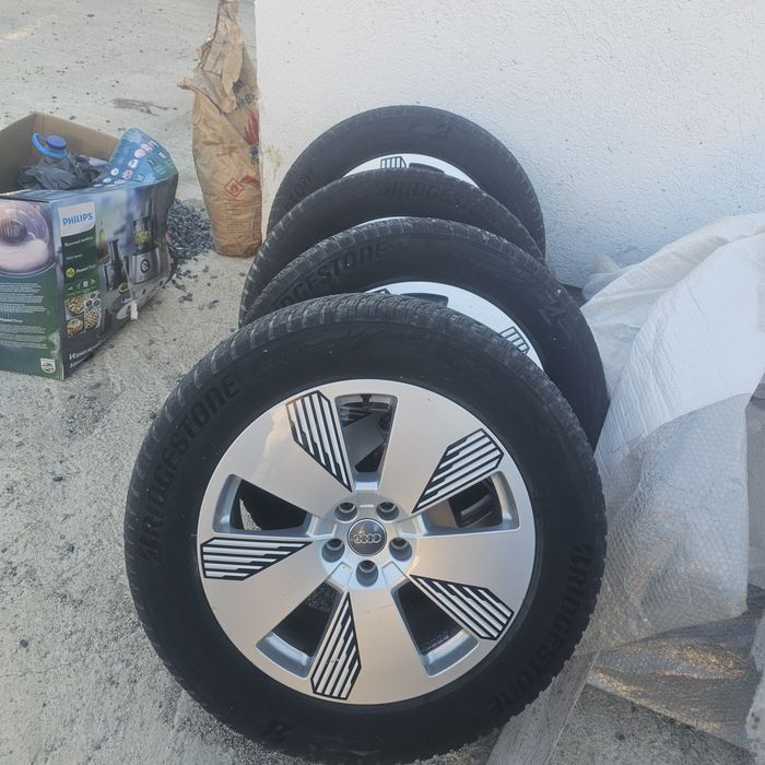 Зимни гуми с джанти 265/55/19 Bridgestone