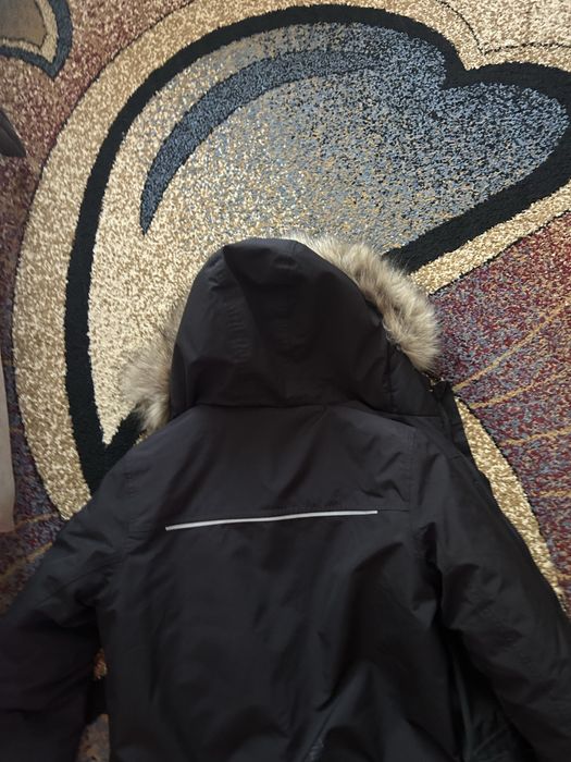 Vand geaca de iarna cu gluga de blana