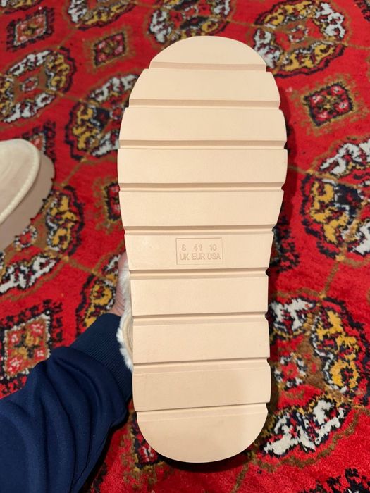 Ayollar uchun qiyshgi oyoq kiyim