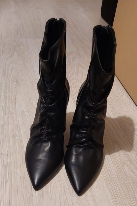 Cizmulite dama nr 37 - Stradivarius