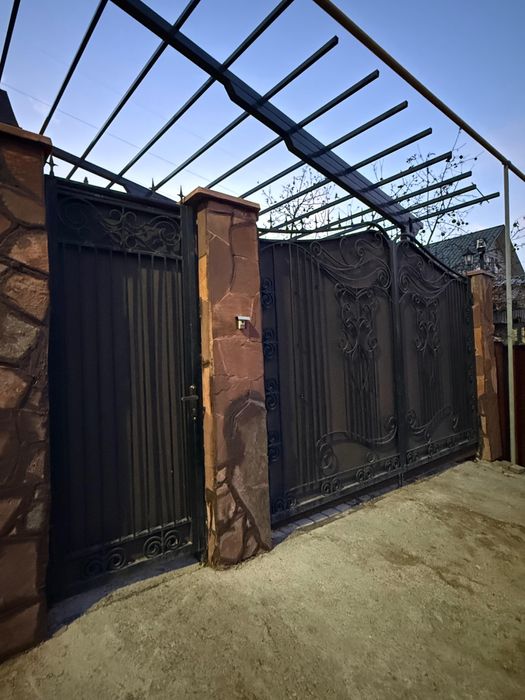 ПРОДАМ ворота металлические